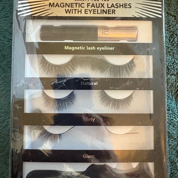 Magnetic Faux Lashes with Eyeliner - Black - Picture 2 of 2